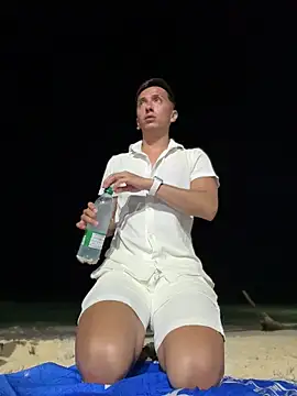 Thiago jones online show from November 17, 2025, 3:12 am