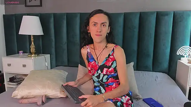 Snapshot of Karol_fenixx chatting on March 5, 2025, 4:34 am Karol fenixx online show from March 5, 2025, 4:34 am