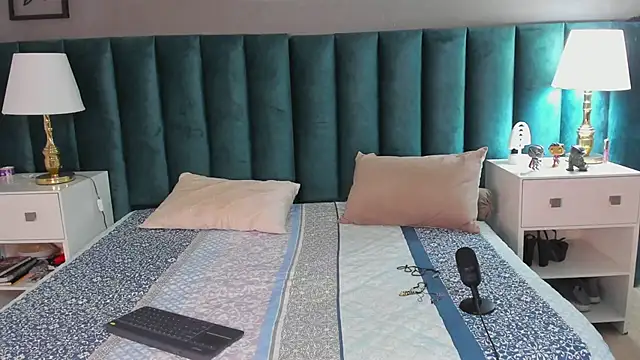 Snapshot of Karol_fenixx chatting on March 18, 2025, 6:59 pm Karol fenixx online show from March 18, 2025, 6:59 pm