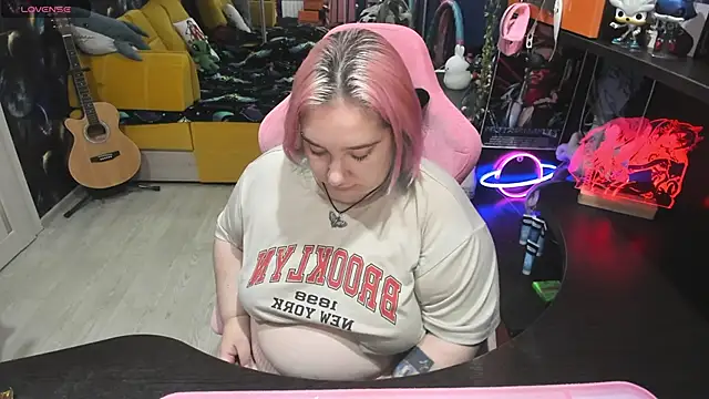 Snapshot of Softie_Sofy chatting on September 10, 2025, 1:38 am Softie Sofy online show from September 10, 2025, 1:38 am