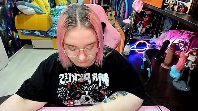 Snapshot of Softie_Sofy chatting on October 19, 2025, 2:01 am Softie Sofy online show from October 19, 2025, 2:01 am