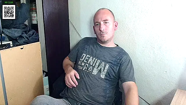 Snapshot of Johan___Barker chatting on December 9, 2024, 4:37 pm Johan Barker online show from December 9, 2024, 4:37 pm