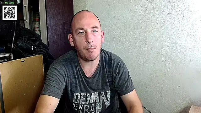 Snapshot of Johan___Barker chatting on December 9, 2024, 7:39 pm Johan Barker online show from December 9, 2024, 7:39 pm