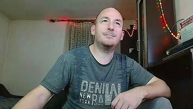 Snapshot of Johan___Barker chatting on December 13, 2024, 11:02 am Johan Barker online show from December 13, 2024, 11:02 am