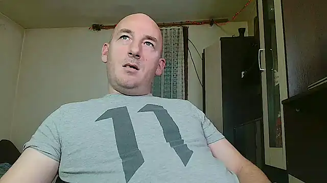 Snapshot of Johan___Barker chatting on December 29, 2024, 4:30 pm Johan Barker online show from December 29, 2024, 4:30 pm