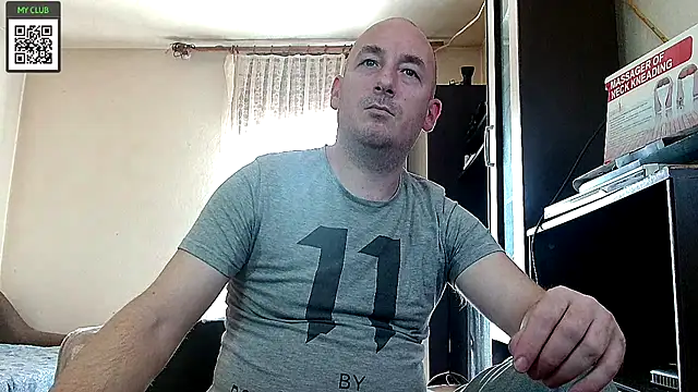 Snapshot of Johan___Barker chatting on January 10, 2025, 11:33 am Johan Barker online show from January 10, 2025, 11:33 am