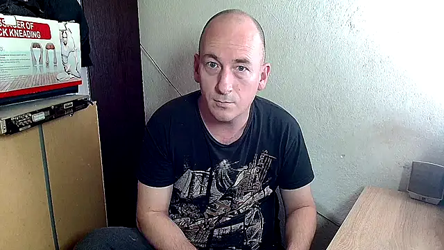 Snapshot of Johan___Barker chatting on February 5, 2025, 2:26 pm Johan Barker online show from February 5, 2025, 2:26 pm