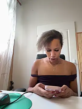 Snapshot of AaliyahHarris chatting on October 7, 2025, 12:57 pm AaliyahHarris online show from October 7, 2025, 12:57 pm