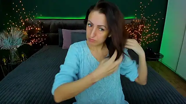 Snapshot of Rebecca_Diamond chatting on February 2, 2025, 6:37 am Rebecca Diamond online show from February 2, 2025, 6:37 am