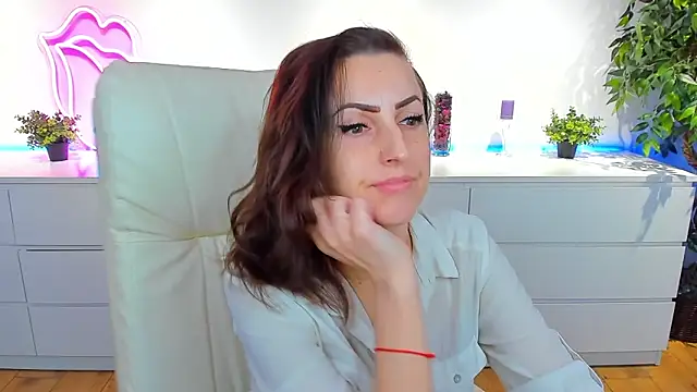 Snapshot of Rebecca_Diamond chatting on February 3, 2025, 6:34 am Rebecca Diamond online show from February 3, 2025, 6:34 am