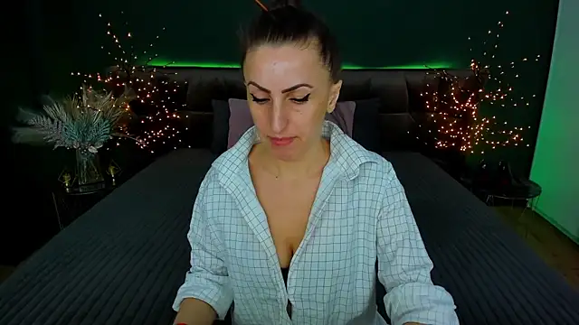 Snapshot of Rebecca_Diamond chatting on February 6, 2025, 6:40 am Rebecca Diamond online show from February 6, 2025, 6:40 am