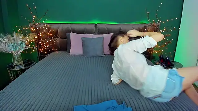 Snapshot of Rebecca_Diamond chatting on February 9, 2025, 6:43 am Rebecca Diamond online show from February 9, 2025, 6:43 am