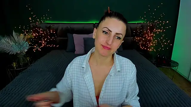 Snapshot of Rebecca_Diamond chatting on February 12, 2025, 4:00 pm Rebecca Diamond online show from February 12, 2025, 4:00 pm