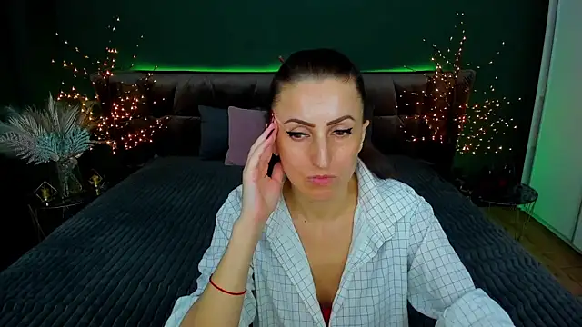 Snapshot of Rebecca_Diamond chatting on February 16, 2025, 12:43 pm Rebecca Diamond online show from February 16, 2025, 12:43 pm