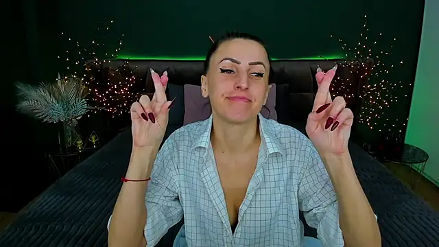 Snapshot of Rebecca_Diamond chatting on February 18, 2025, 6:26 am Rebecca Diamond online show from February 18, 2025, 6:26 am