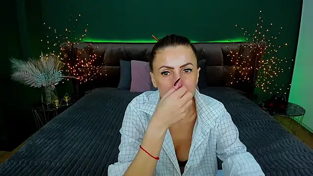 Snapshot of Rebecca_Diamond chatting on February 18, 2025, 9:32 am Rebecca Diamond online show from February 18, 2025, 9:32 am