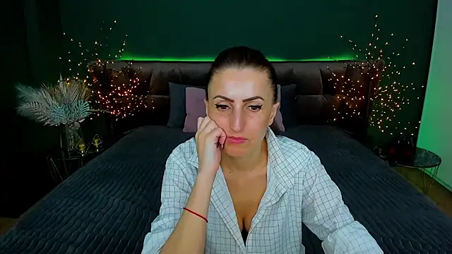 Snapshot of Rebecca_Diamond chatting on February 18, 2025, 3:43 pm Rebecca Diamond online show from February 18, 2025, 3:43 pm