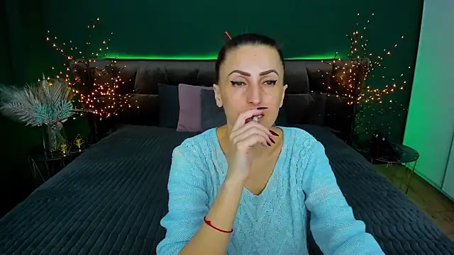 Snapshot of Rebecca_Diamond chatting on February 19, 2025, 6:44 am Rebecca Diamond online show from February 19, 2025, 6:44 am