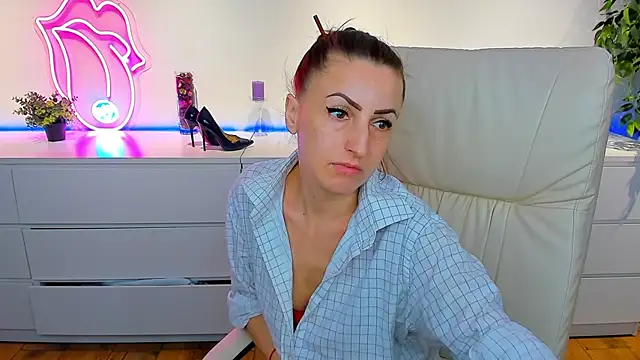 Snapshot of Rebecca_Diamond chatting on February 23, 2025, 6:17 am Rebecca Diamond online show from February 23, 2025, 6:17 am