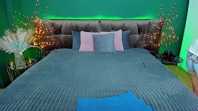 Snapshot of Rebecca_Diamond chatting on February 24, 2025, 6:49 am Rebecca Diamond online show from February 24, 2025, 6:49 am