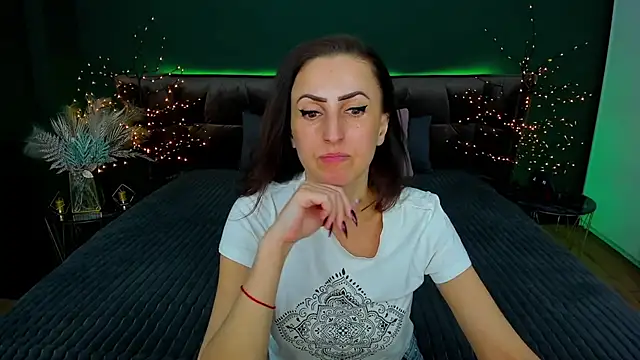 Snapshot of Rebecca_Diamond chatting on February 27, 2025, 9:32 am Rebecca Diamond online show from February 27, 2025, 9:32 am