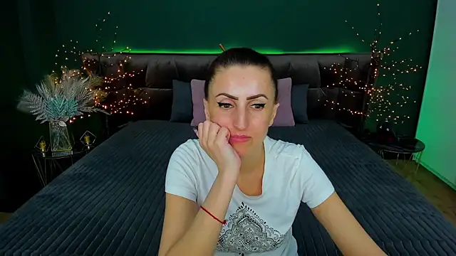 Snapshot of Rebecca_Diamond chatting on February 27, 2025, 12:34 pm Rebecca Diamond online show from February 27, 2025, 12:34 pm