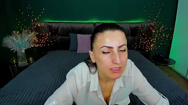 Snapshot of Rebecca_Diamond chatting on March 14, 2025, 9:24 am Rebecca Diamond online show from March 14, 2025, 9:24 am