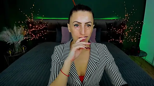 Snapshot of Rebecca_Diamond chatting on March 16, 2025, 6:20 am Rebecca Diamond online show from March 16, 2025, 6:20 am