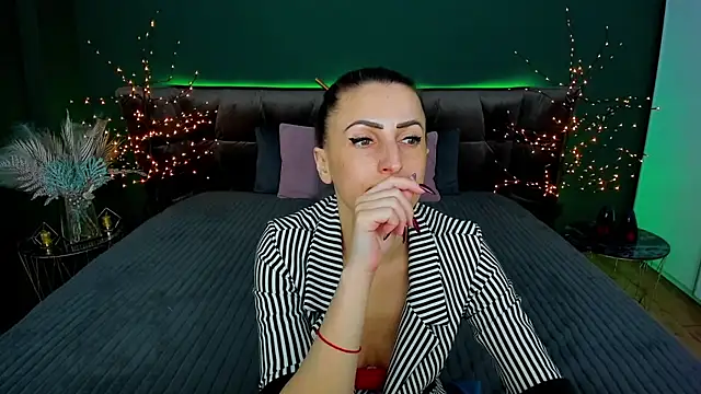 Snapshot of Rebecca_Diamond chatting on March 16, 2025, 9:27 am Rebecca Diamond online show from March 16, 2025, 9:27 am