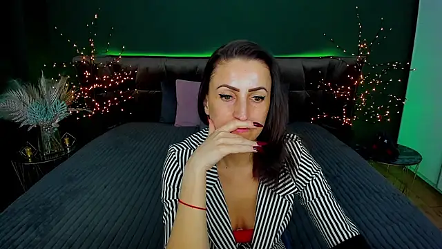 Snapshot of Rebecca_Diamond chatting on March 16, 2025, 12:33 pm Rebecca Diamond online show from March 16, 2025, 12:33 pm