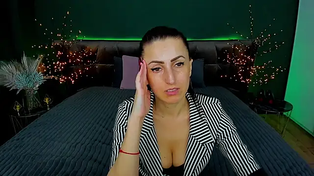 Snapshot of Rebecca_Diamond chatting on March 18, 2025, 9:42 am Rebecca Diamond online show from March 18, 2025, 9:42 am