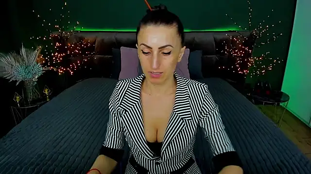 Snapshot of Rebecca_Diamond chatting on March 18, 2025, 12:47 pm Rebecca Diamond online show from March 18, 2025, 12:47 pm