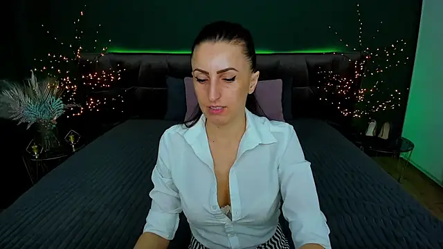 Snapshot of Rebecca_Diamond chatting on March 19, 2025, 12:23 pm Rebecca Diamond online show from March 19, 2025, 12:23 pm