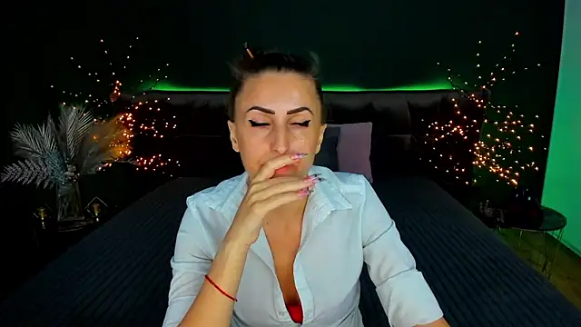 Snapshot of Rebecca_Diamond chatting on September 15, 2025, 5:51 am Rebecca Diamond online show from September 15, 2025, 5:51 am