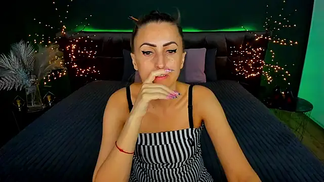 Snapshot of Rebecca_Diamond chatting on September 16, 2025, 5:41 am Rebecca Diamond online show from September 16, 2025, 5:41 am