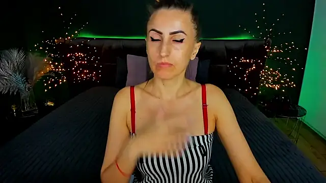 Snapshot of Rebecca_Diamond chatting on September 22, 2025, 5:31 am Rebecca Diamond online show from September 22, 2025, 5:31 am