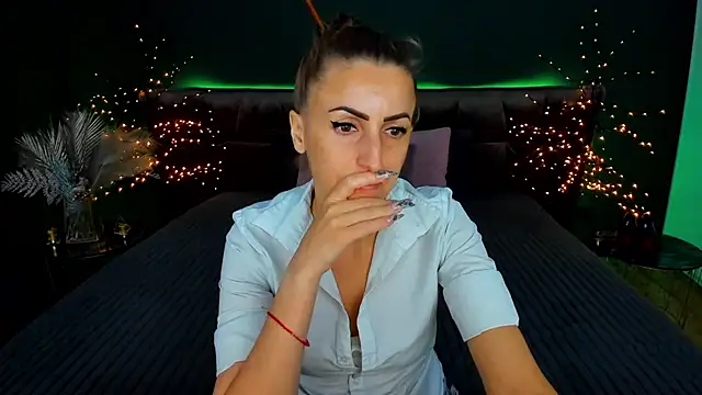 Snapshot of Rebecca_Diamond chatting on September 24, 2025, 5:44 am Rebecca Diamond online show from September 24, 2025, 5:44 am