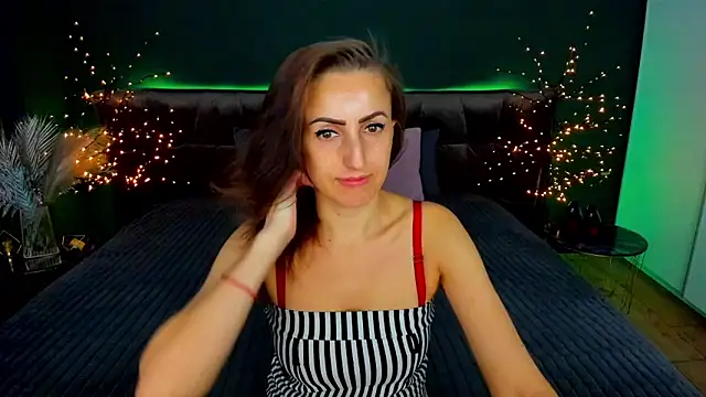 Snapshot of Rebecca_Diamond chatting on September 30, 2025, 5:45 am Rebecca Diamond online show from September 30, 2025, 5:45 am