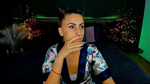 Snapshot of Rebecca_Diamond chatting on October 1, 2025, 5:46 am Rebecca Diamond online show from October 1, 2025, 5:46 am