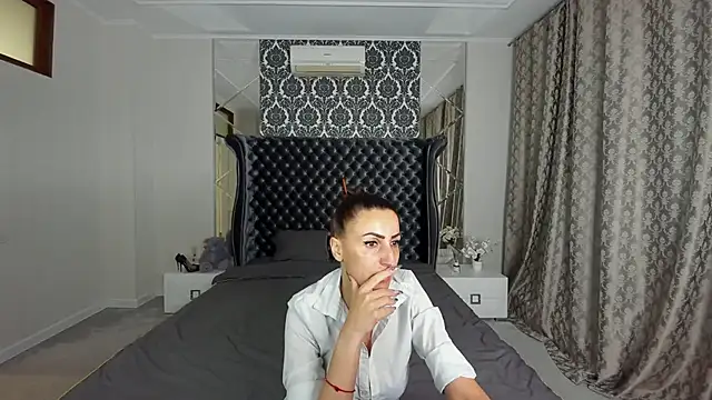 Snapshot of Rebecca_Diamond chatting on October 6, 2025, 5:27 am Rebecca Diamond online show from October 6, 2025, 5:27 am