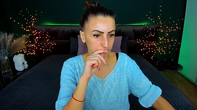 Snapshot of Rebecca_Diamond chatting on November 17, 2025, 6:41 am Rebecca Diamond online show from November 17, 2025, 6:41 am