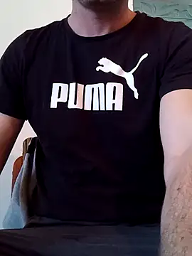 Snapshot of Rolandxxxr chatting on February 5, 2025, 8:32 am Rolandxxxr online show from February 5, 2025, 8:32 am