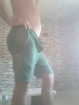 Snapshot of Rolandxxxr chatting on September 17, 2025, 11:23 am Rolandxxxr online show from September 17, 2025, 11:23 am