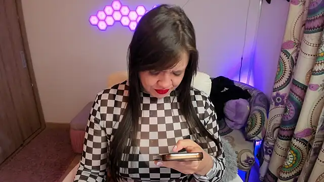 Snapshot of sophia_grants chatting on December 5, 2025, 6:22 am sophia grants online show from December 5, 2025, 6:22 am