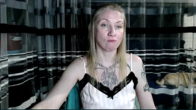 Snapshot of cold_lollipop chatting on November 10, 2025, 6:18 pm cold lollipop online show from November 10, 2025, 6:18 pm