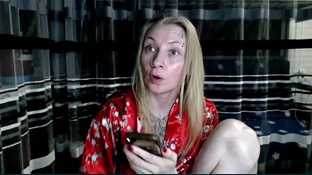 Snapshot of cold_lollipop chatting on November 12, 2025, 5:57 pm cold lollipop online show from November 12, 2025, 5:57 pm