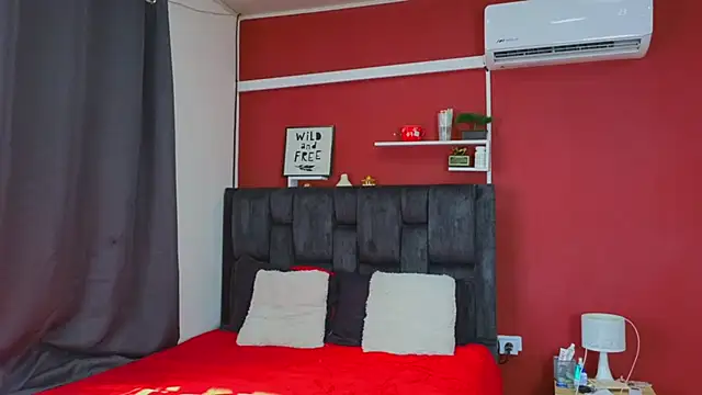 FelipeAndMarcello3 online show from January 10, 2025, 8:37 pm