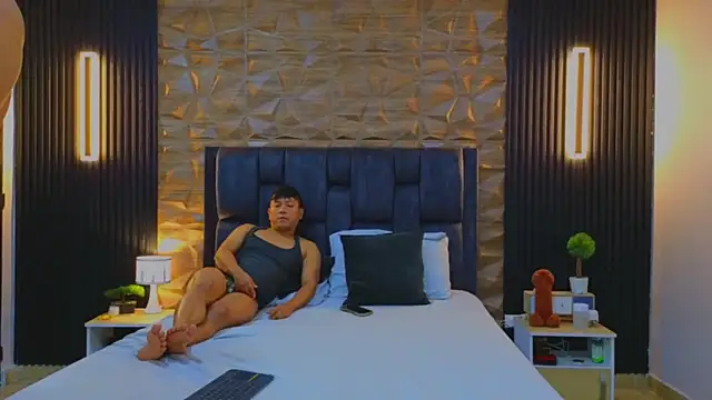 FelipeAndMarcello3 online show from March 4, 2025, 2:32 pm