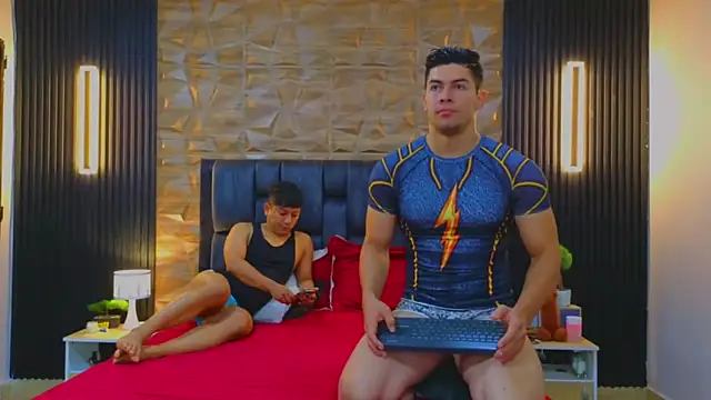 FelipeAndMarcello3 online show from March 13, 2025, 2:33 pm