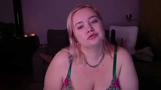 Snapshot of MargotGrey chatting on January 8, 2025, 6:31 pm MargotGrey online show from January 8, 2025, 6:31 pm